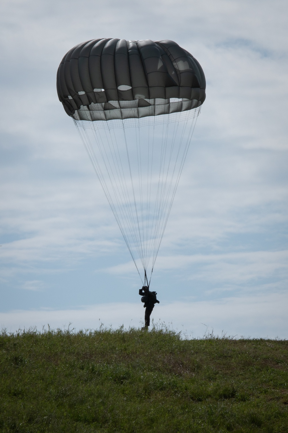 3rd Landing Support Battalion Marines Conduct Airborne and Air Delivery Training on Ie Shima, Okinawa