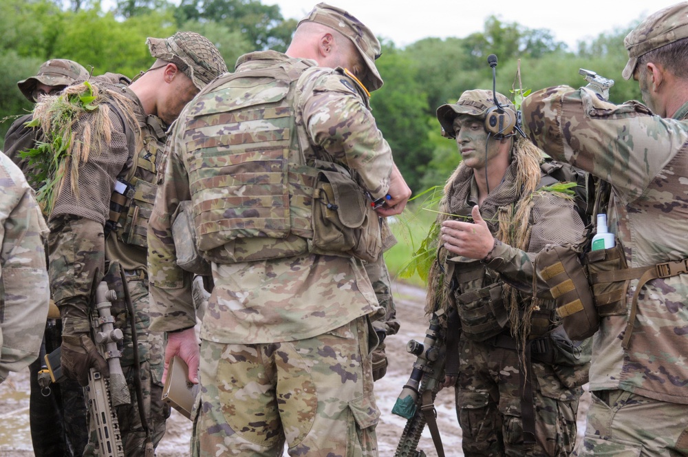 1-145th Armored Regiment cavalry scouts conduct reconnaissance during modernization training