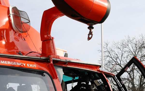 Coast Guard Air Station Atlantic City visits local school for holidays