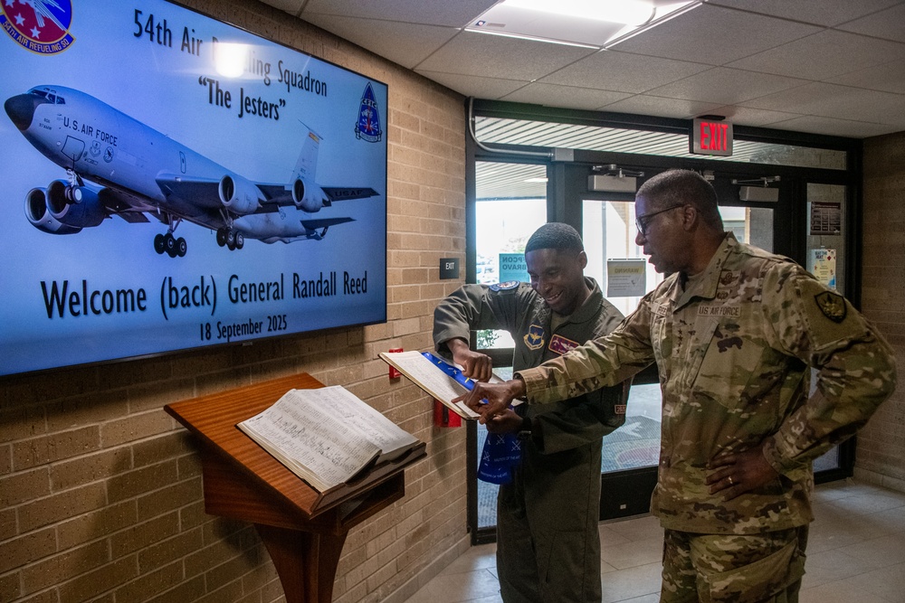 Altus hosts Transportation Command Commander