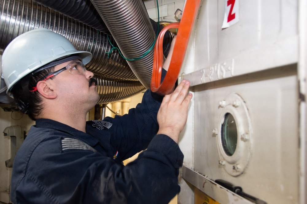 Headline: Ronald Reagan Sailors and Contractors Install Gasket and Berthing Furniture