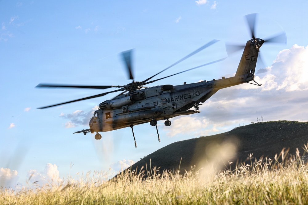 22nd MEU(SOC) | CLB Conducts Helicopter Support Team Training in Puerto Rico
