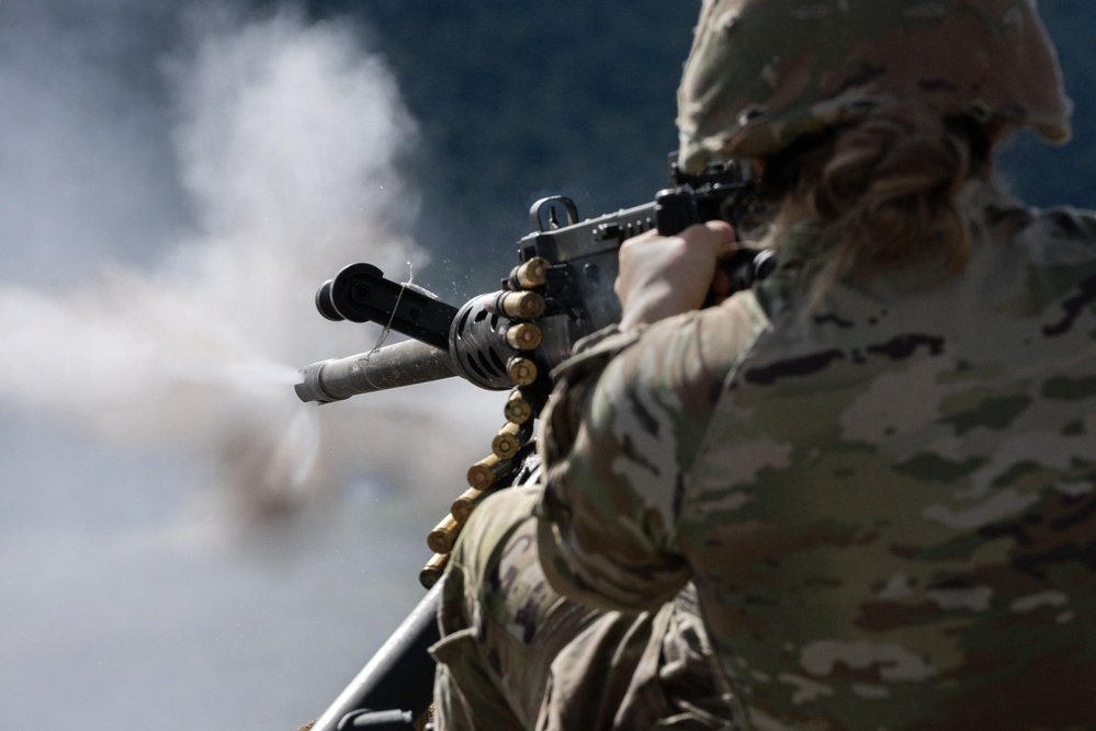 Alaska Army National Guardsmen conduct crew-served weapons training