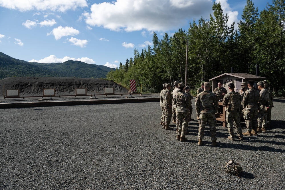 Alaska Army National Guardsmen conduct crew-served weapons training