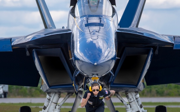 The Blue Angels’ Perform at the MCAS Beaufort Air Show in Beaufort