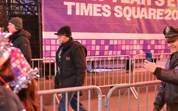 U.S. Army Reserve Soldiers celebrate New Years Eve in Times Square