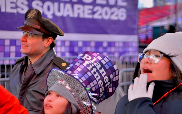 U.S. Army Reserve Soldiers celebrate NYE in Times Square