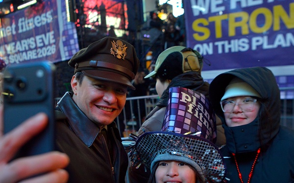 U.S. Army Reserve Soldiers celebrate New Years Eve in Times Square