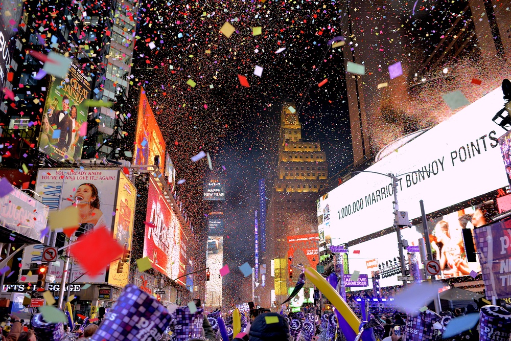 More than 800,000 people attend NYC NYE celebration