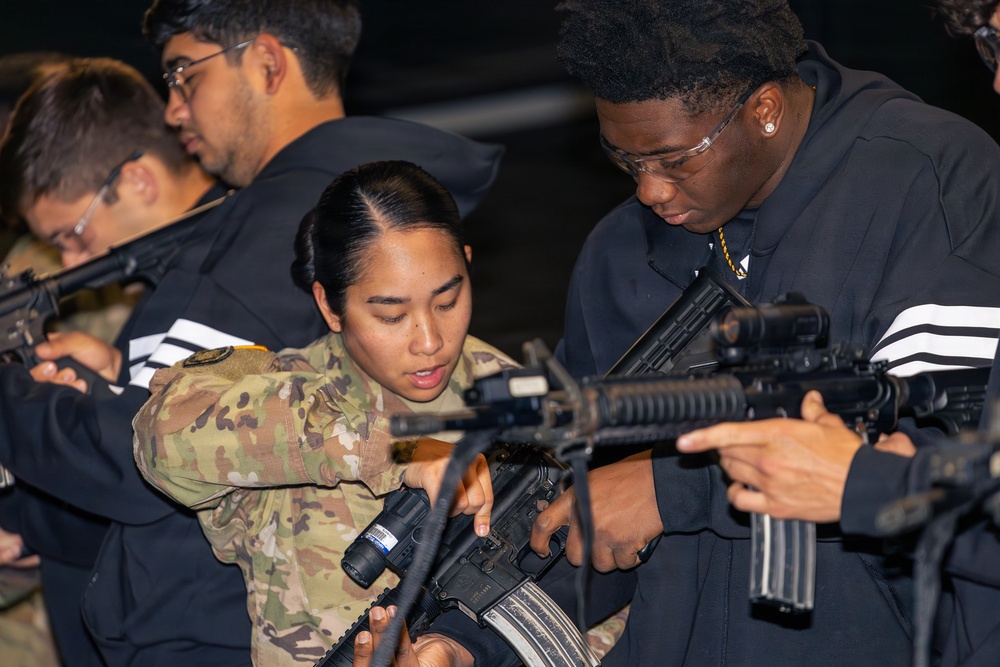 Tony the Tiger Sun Bowl athletes engage with 11th ADA Brigade Soldiers at Fort Bliss
