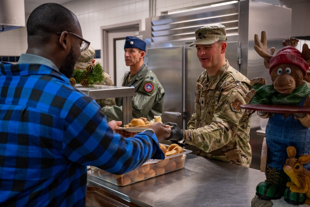 Members of 125th Fighter Wing Leadership Serve Holiday Meals to Airmen