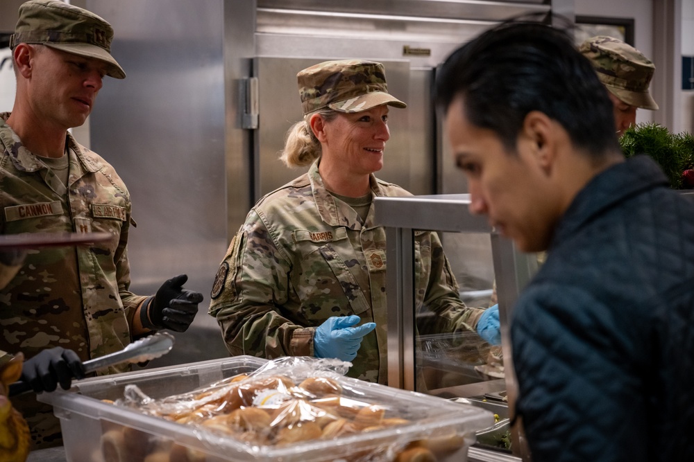 Members of 125th Fighter Wing Leadership Serve Holiday Meals to Airmen
