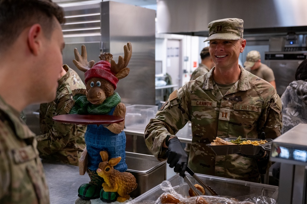 Members of 125th Fighter Wing Leadership Serve Holiday Meals to Airmen