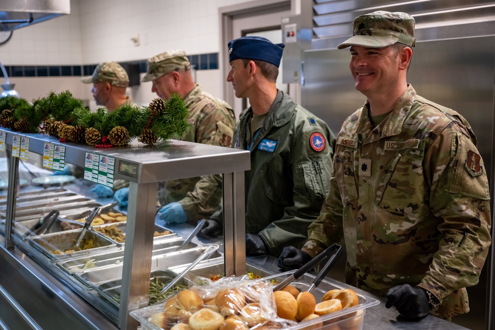 Members of 125th Fighter Wing Leadership Serve Holiday Meals to Airmen