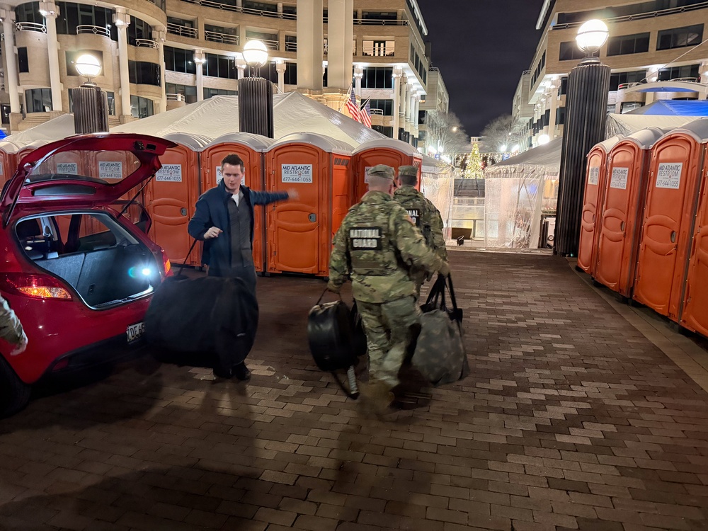 Guard Leaders Support New Year’s Eve Event Setup in Washington, D.C.