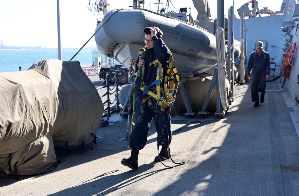 USS Roosevelt (DDG 80) Conducts Shipboard Preservation in Manama, Bahrain