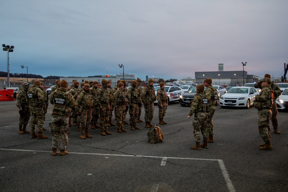 Mississippi Army National Guard Soldiers prepare to go on patrol in Washington, D.C.