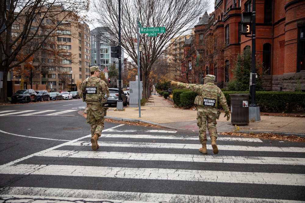 Mississippi Army National Guard Soldiers cross the street in Washington, D.C.