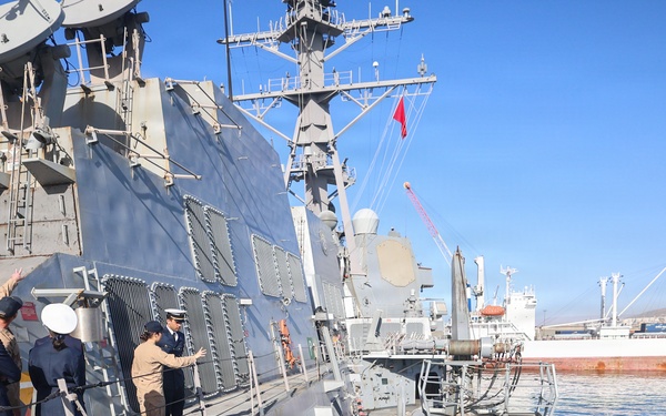 USS Paul Ignatius (DDG 117) provides a ship tour for Royal Moroccan Navy Sailors