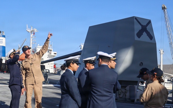 USS Paul Ignatius (DDG 117) provides a ship tour for Royal Moroccan Navy Sailors
