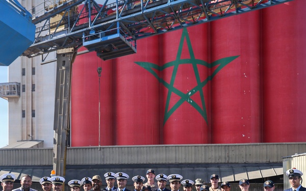 USS Paul Ignatius (DDG 117) provides a ship tour for Royal Moroccan Navy Sailors