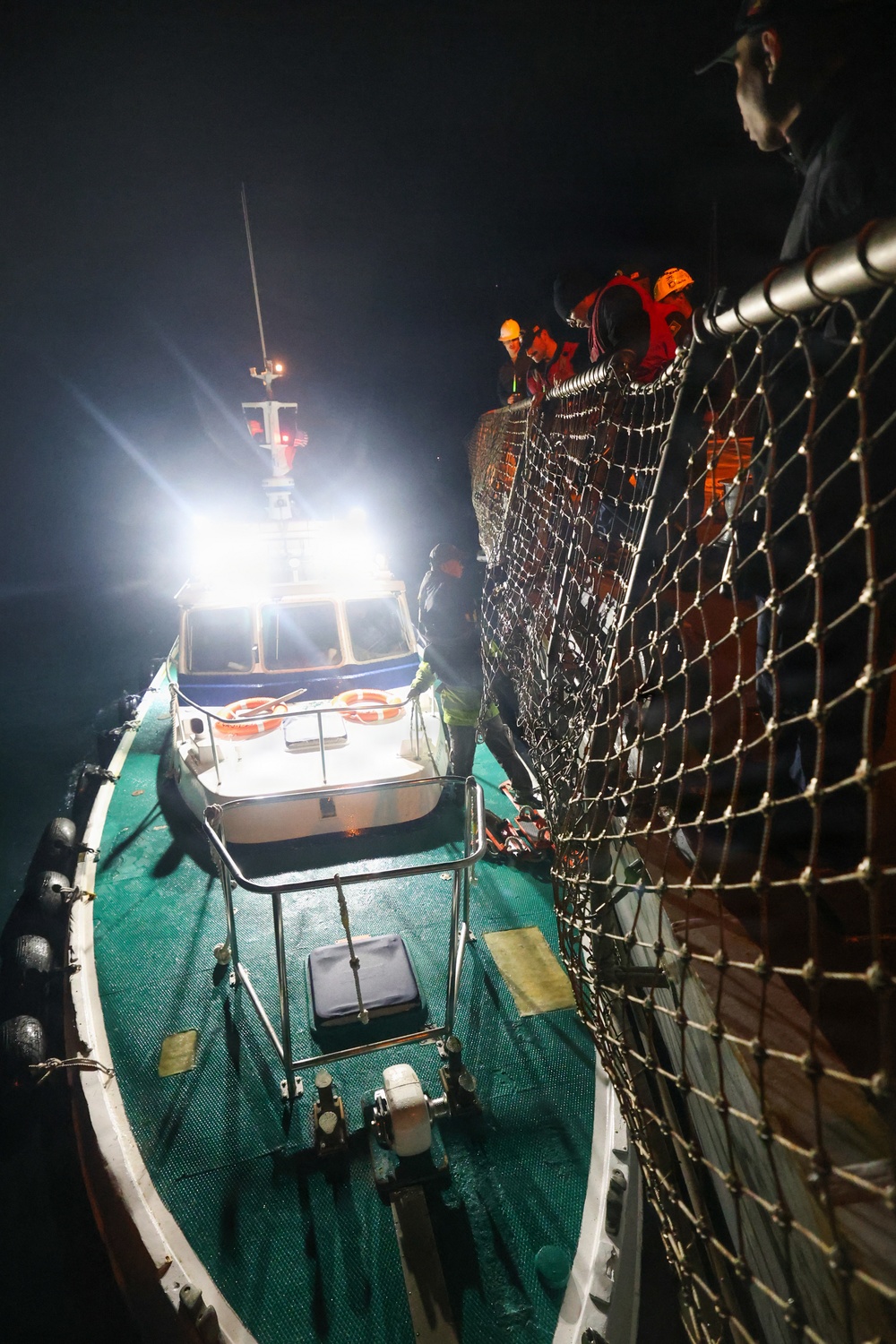 USS Paul Ignatius (DDG 117) pulls into Naval Station Rota, Spain