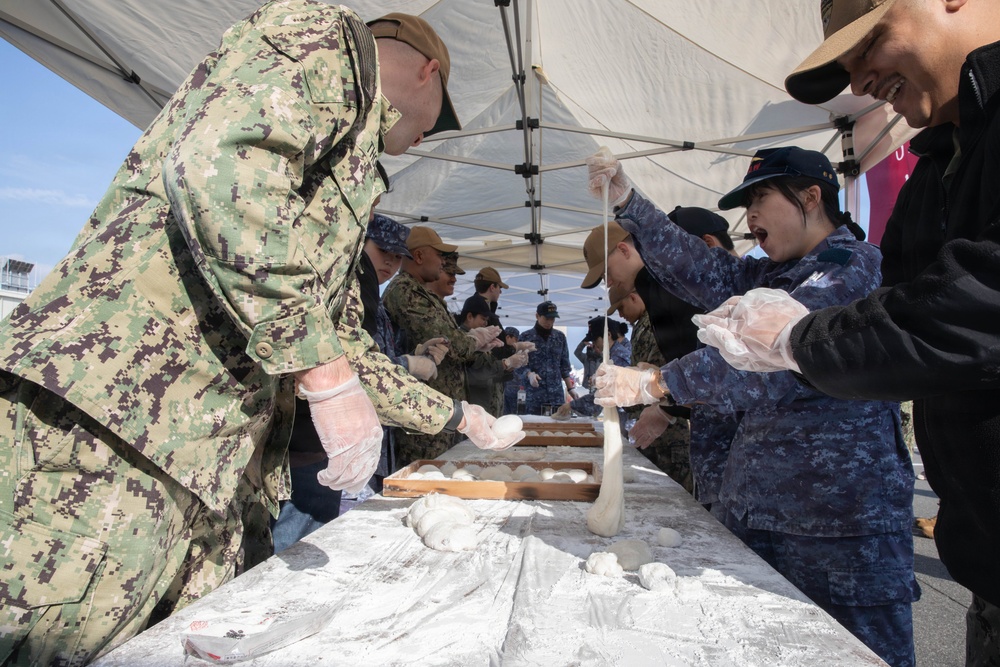 Fleet Air Wing 31 hosts a traditional Mochitsuki event