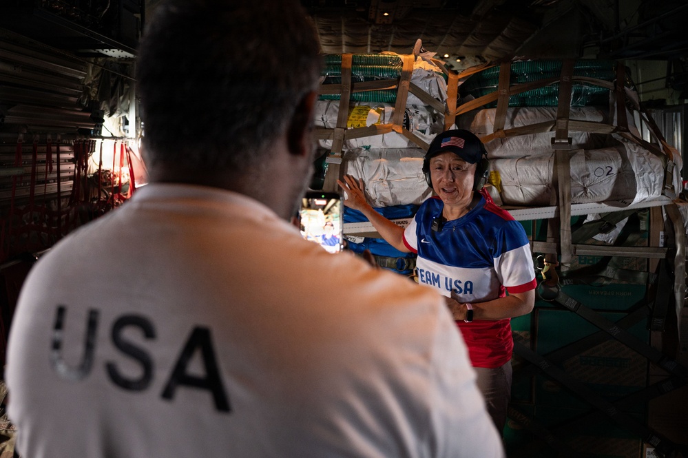 U.S. Ambassador to Sri Lanka, service members transport humanitarian aid to Anuradhapura, Trichomalee