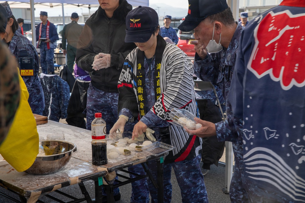 Fleet Air Wing 31 hosts a traditional Mochitsuki event