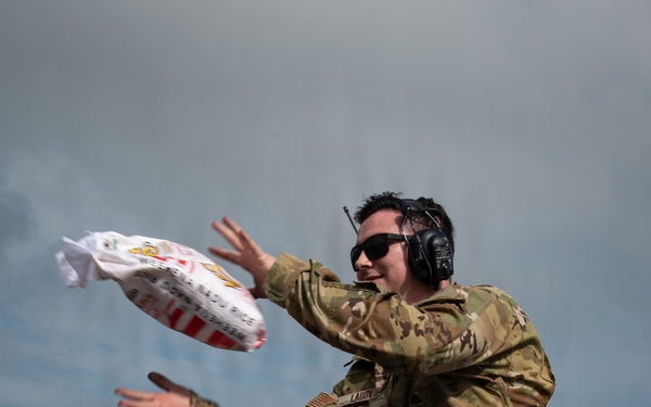 U.S. Ambassador to Sri Lanka, service members transport humanitarian aid to Anuradhapura, Trichomalee