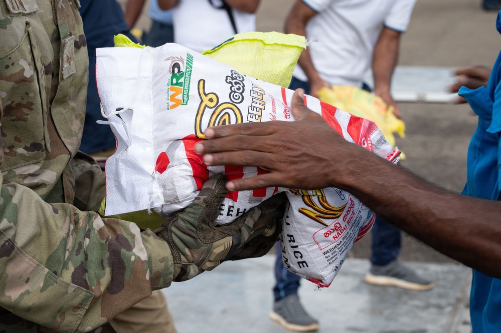 U.S. Ambassador to Sri Lanka, service members transport humanitarian aid to Anuradhapura, Trichomalee