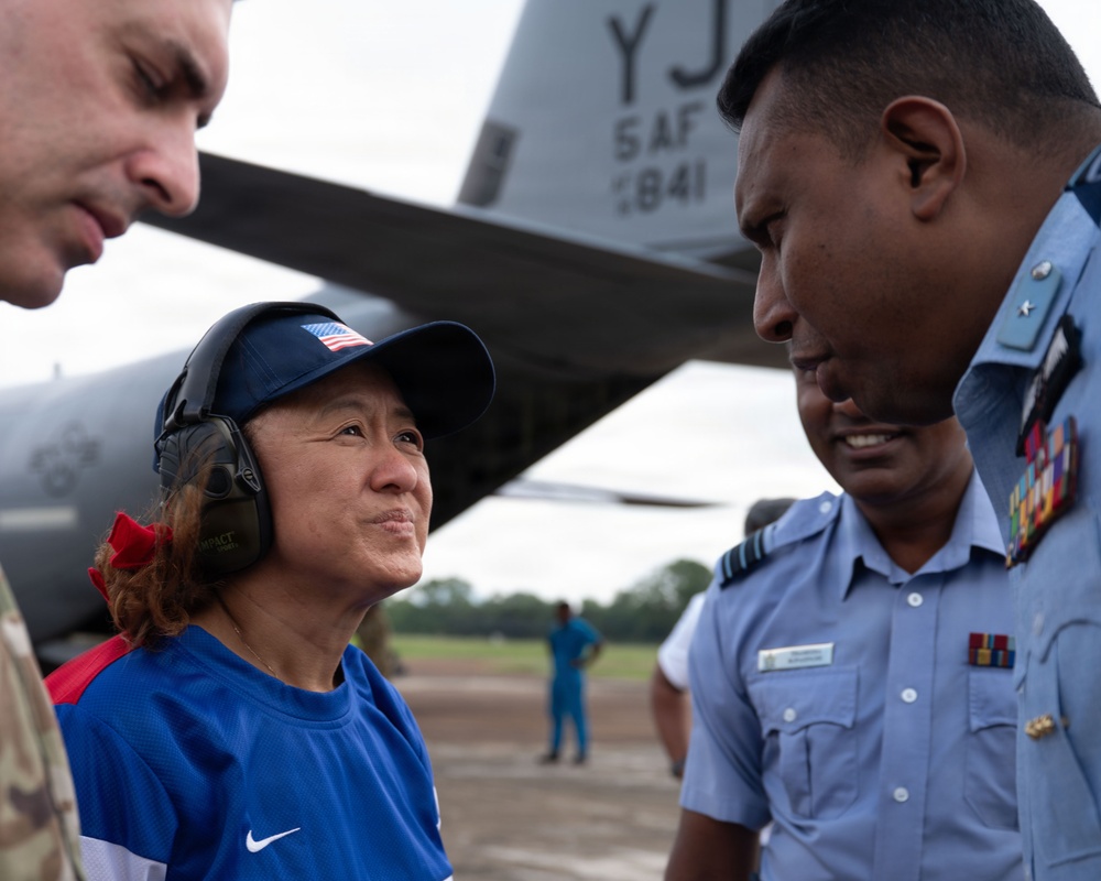 U.S. Ambassador to Sri Lanka, service members transport humanitarian aid to Anuradhapura, Trichomalee