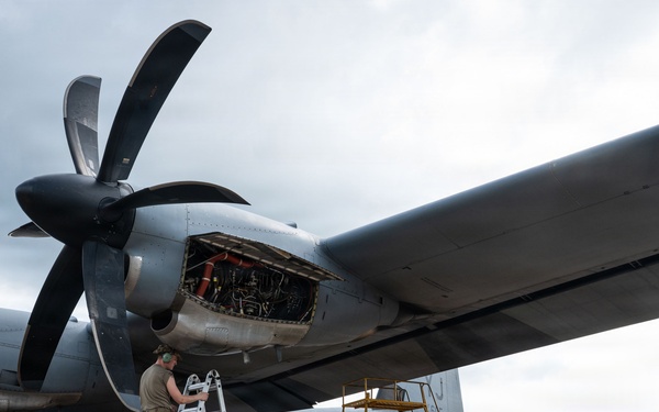 374 AW MXS, AMXS perform engine maintenance operations in Sri Lanka