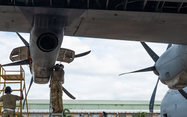 374 AW MXS, AMXS perform engine maintenance operations in Sri Lanka
