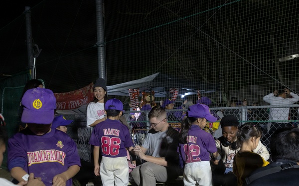 Marines, Sailors from 1st MAW distribute toys