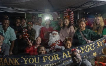 Marines, Sailors from 1st MAW distribute toys