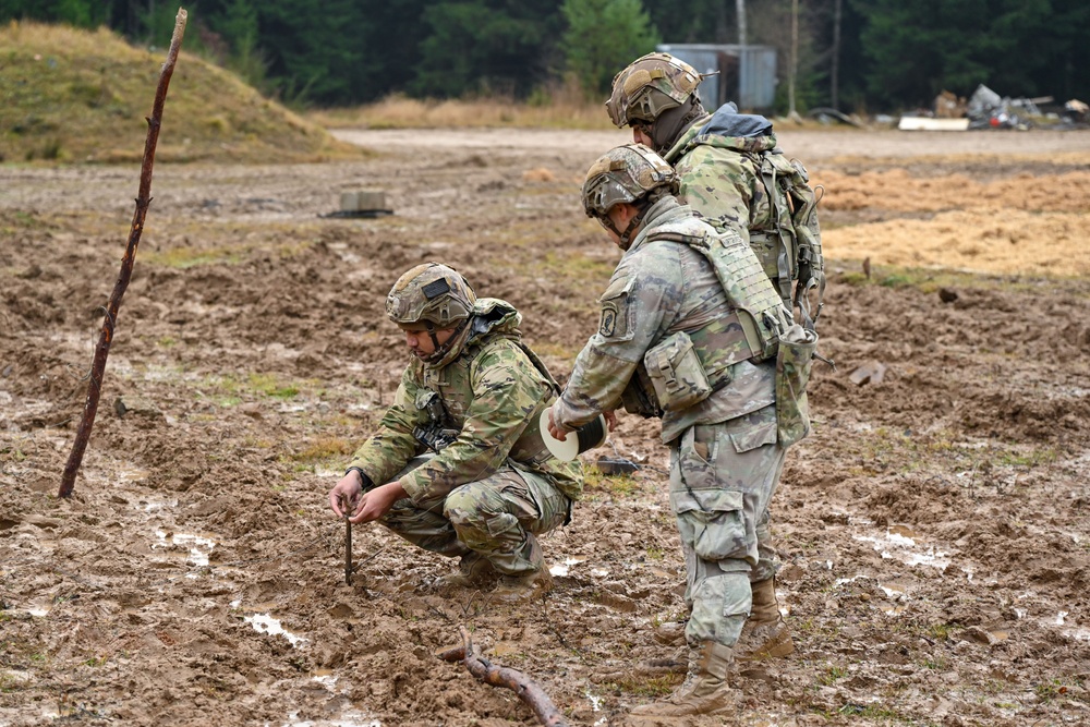 Sky Soldiers train with Selectable Lightweight Attack Munitions