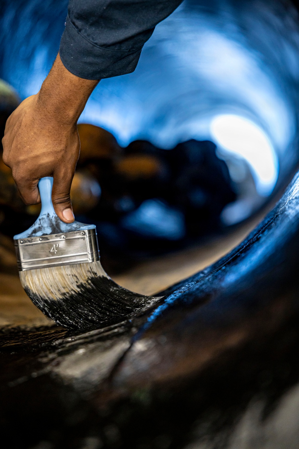 USS Iwo Jima Sailors Paint The Hawsepipe