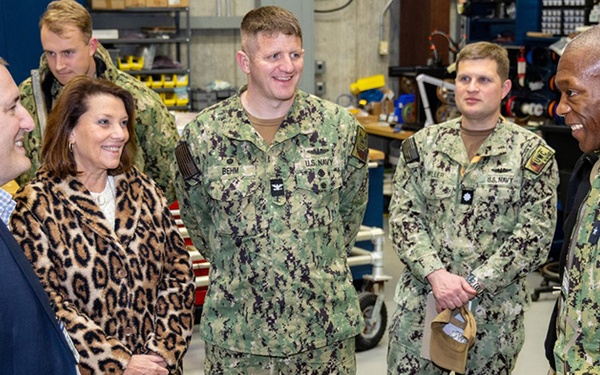 NUWC Division Newport’s role in developing undersea robotic autonomous systems focus of visit by Submarine Group Two commander