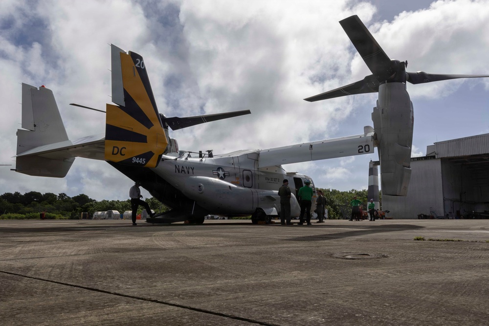 VRM-30 conducts operations with Abraham Lincoln