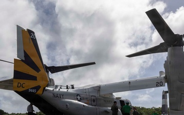 VRM-30 conducts operations with Abraham Lincoln