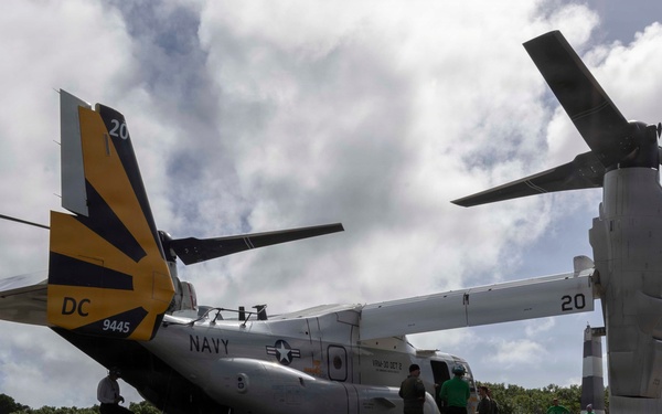 VRM-30 conducts operations with Abraham Lincoln