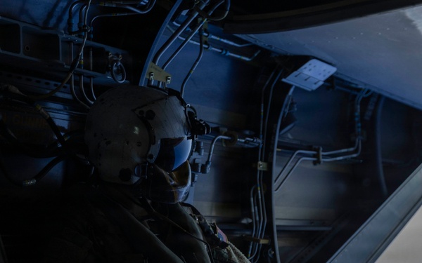 VRM-30 conducts operations with Abraham Lincoln