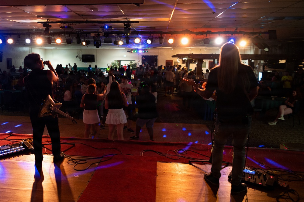 NSF Diego Garcia hosts Armed Forces Entertainment’s event