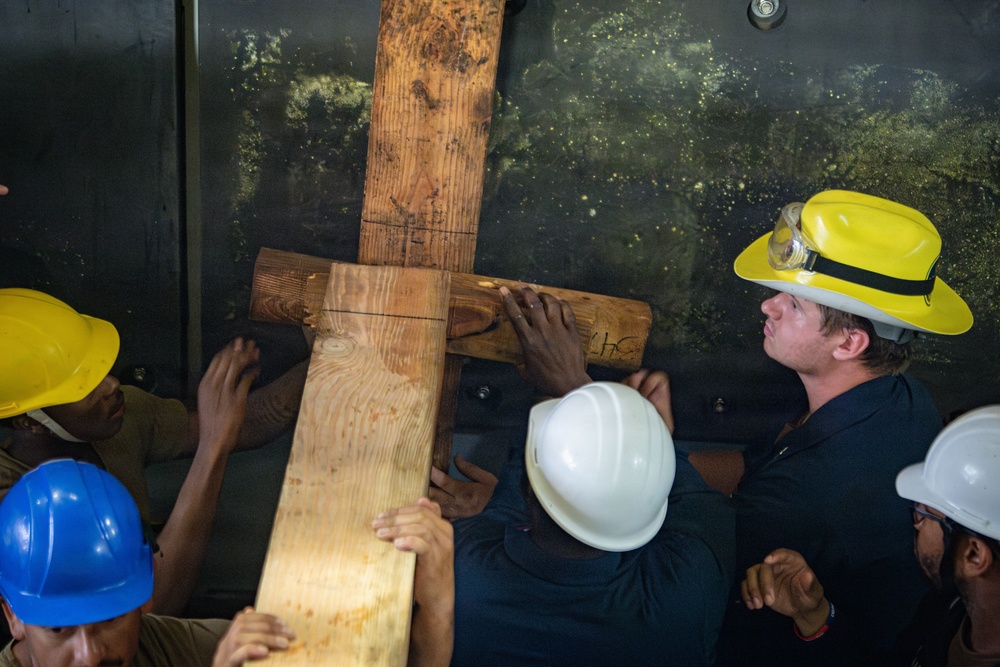 USS San Diego (LPD 22) Conducts Well Deck Operations