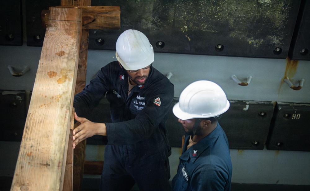 USS San Diego (LPD 22) Conducts Well Deck Operations