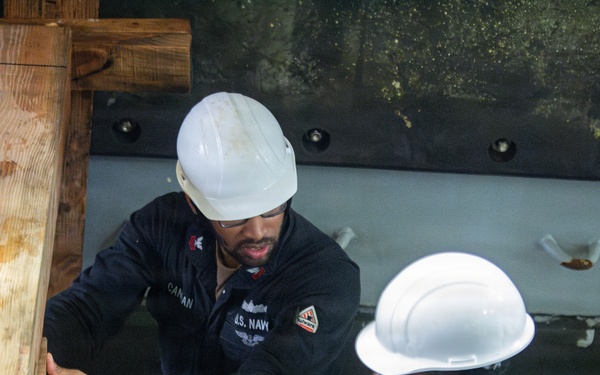 USS San Diego (LPD 22) Conducts Well Deck Operations