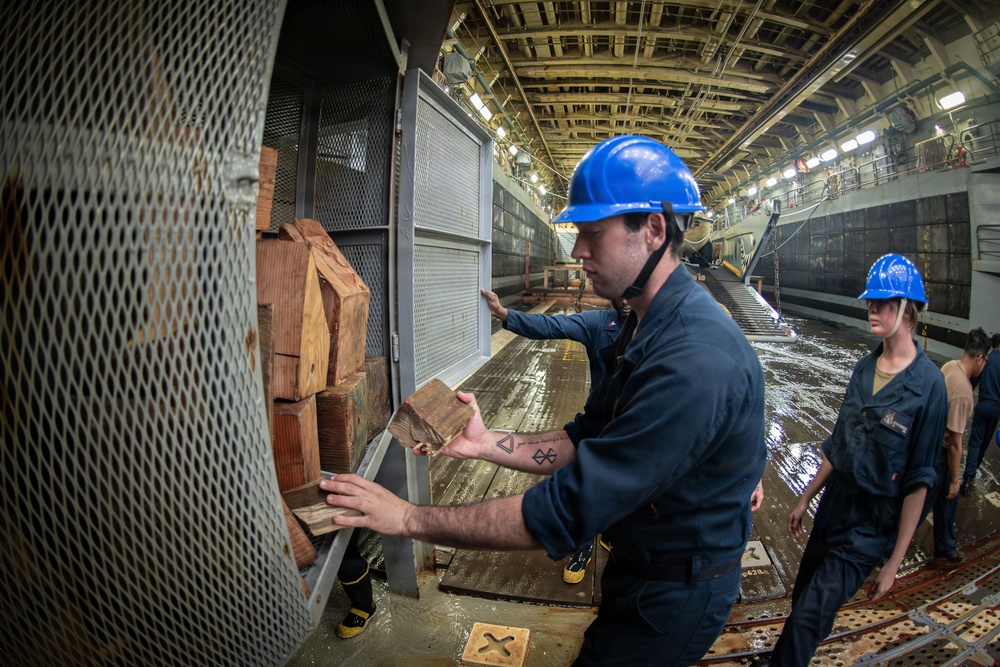 USS San Diego (LPD 22) Conducts Well Deck Operations