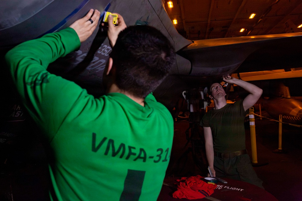 Abraham Lincoln conducts aircraft maintenance