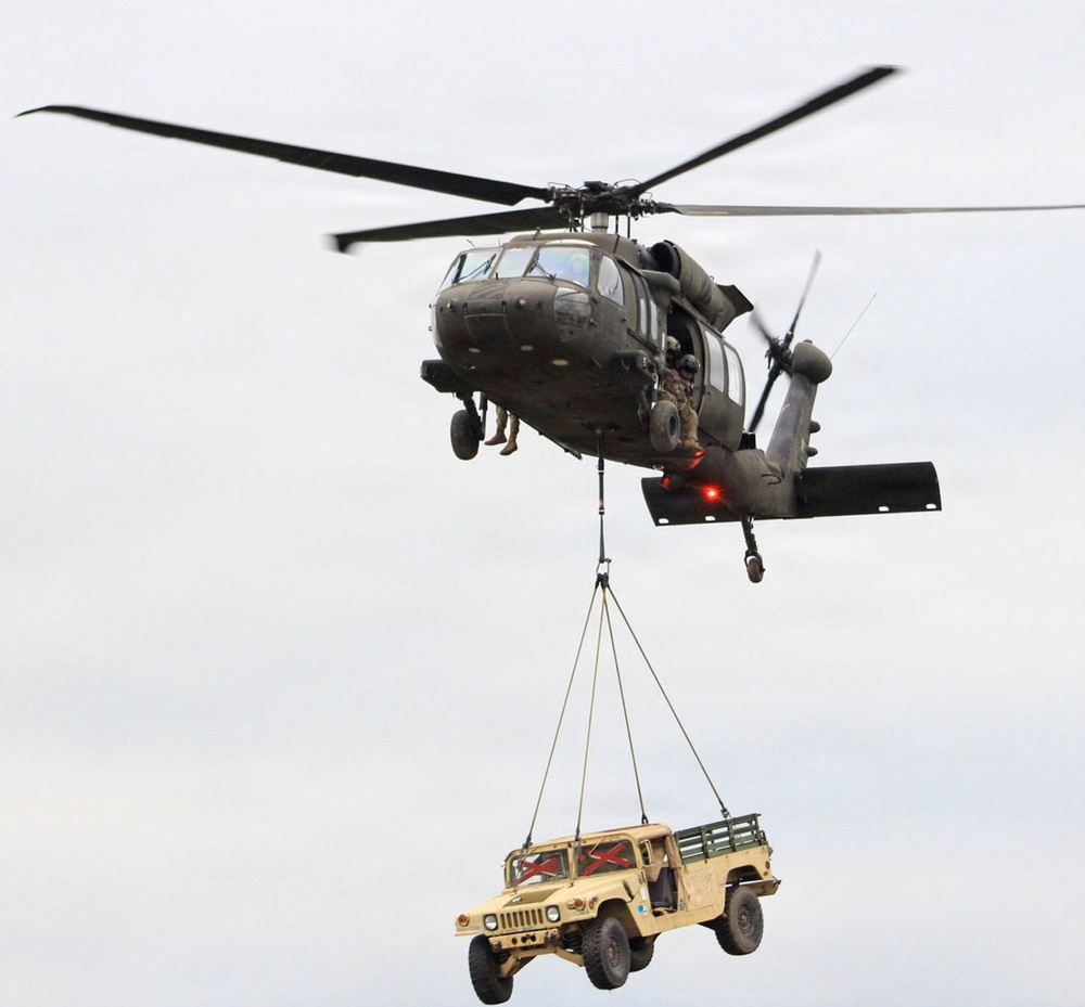 TF Brawlers conduct sling load training in Romania